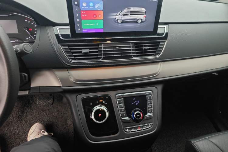 Used SAIC MAXUS G20 2023 Facelifted ES 2.0T Gasoline Automatic Value Edition Audio And AC Panel