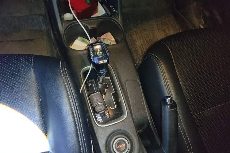 Used Mitsubishi Outlander 2014 2.4L 4x4 Deluxe Value Edition 7 Seats Gear Lever