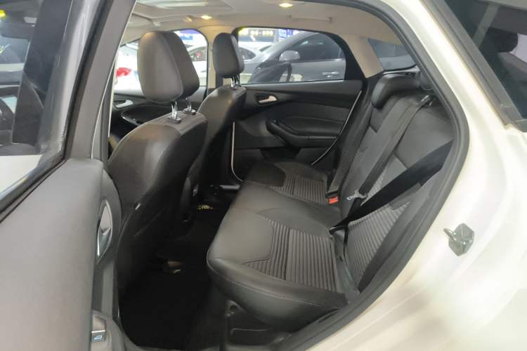 Used Ford Focus 2017 Hatchback 1.6L Automatic Fashion Edition Smart Drive Version
