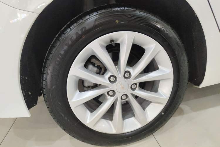 Used Chevrolet Cruze 2018 320 Automatic Pioneer Sunroof Edition Right Rear Wheel Hub