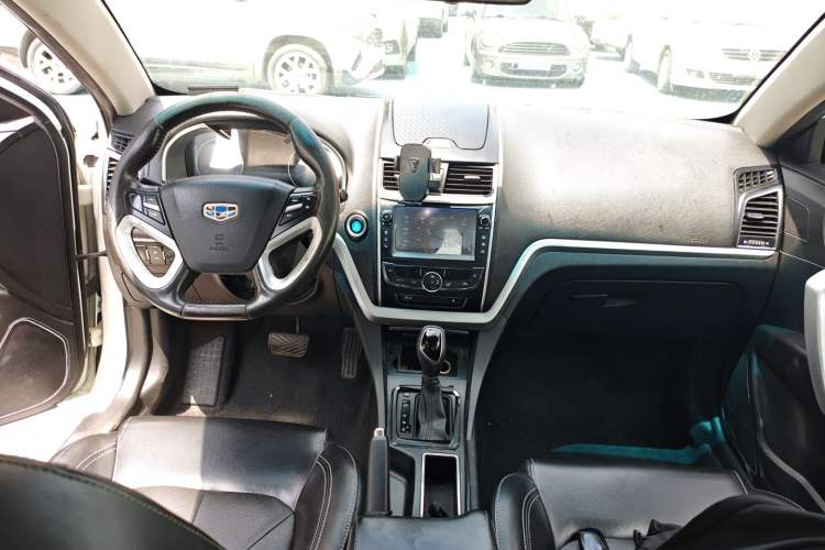Used Geely Auto Emgrand 2016 Sedan 1.5L CVT Upward Version
