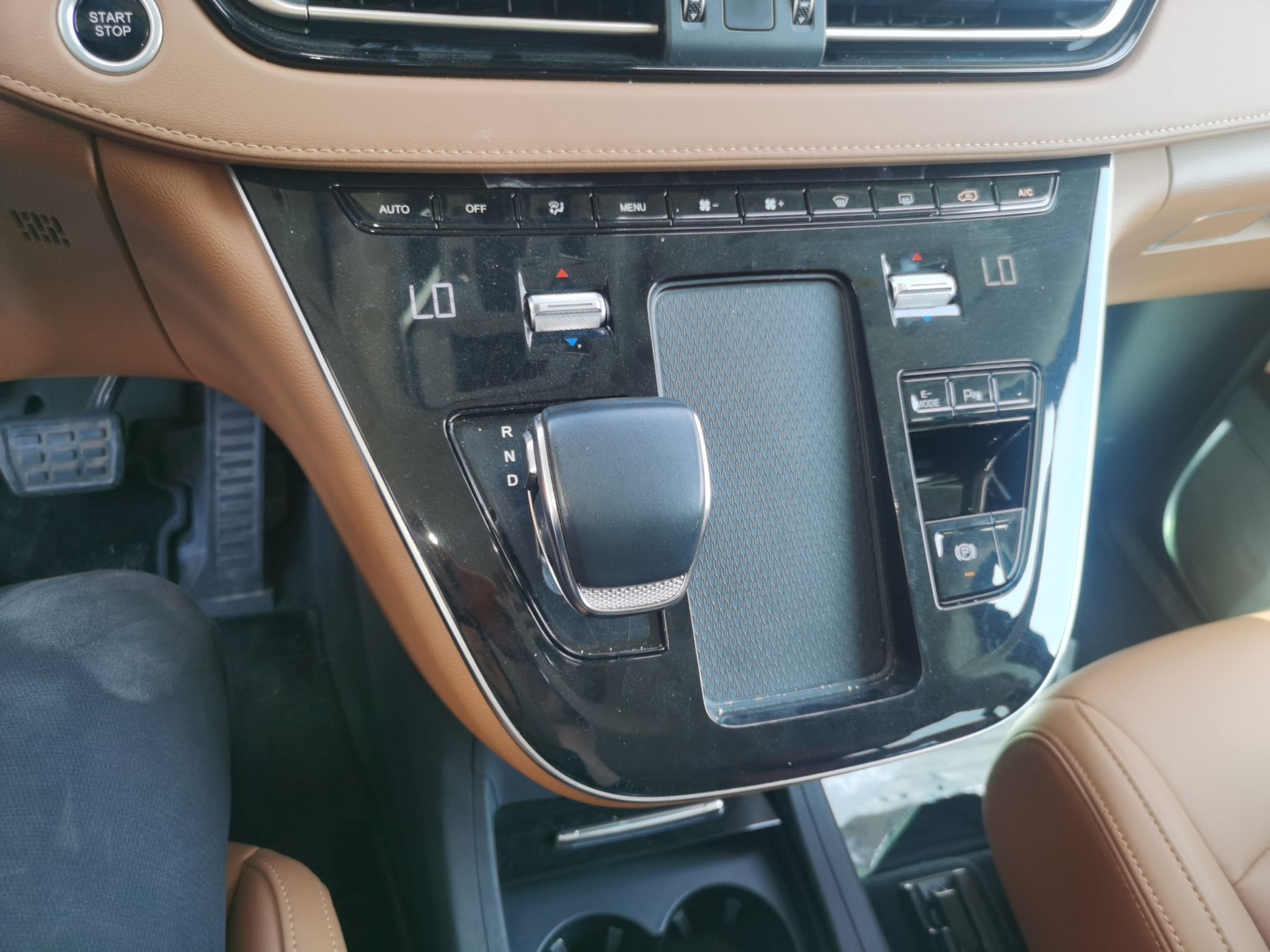 Hongqi HQ9 PHEV 2024 2.0T Four-Wheel Drive Business Edition — снимка 16
