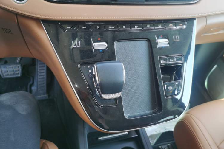 Used Hongqi HQ9 PHEV 2024 2.0T Four-Wheel Drive Business Edition
