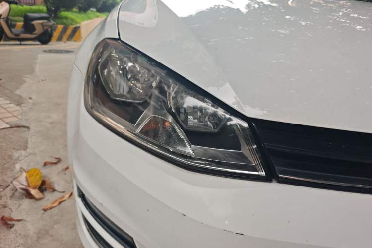 Used Volkswagen Golf 2016 1.6L Automatic Fashion Model Exterior 3