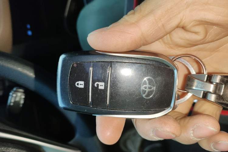 Used Toyota RAV4 2016 2.0L CVT Two-Wheel Drive Fashion Edition China V Standard
