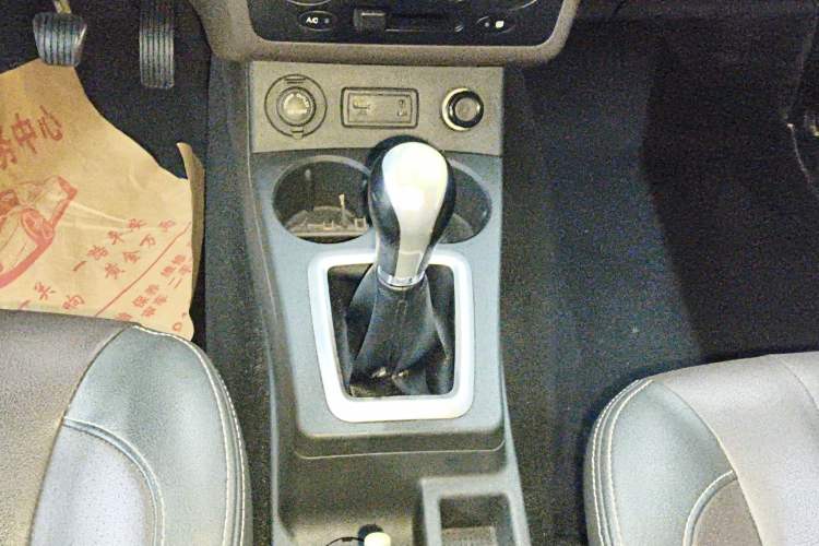 Used Dongfeng Fengon 330 2019 1.5L 330S Manual Comfort Version China VI Standard
