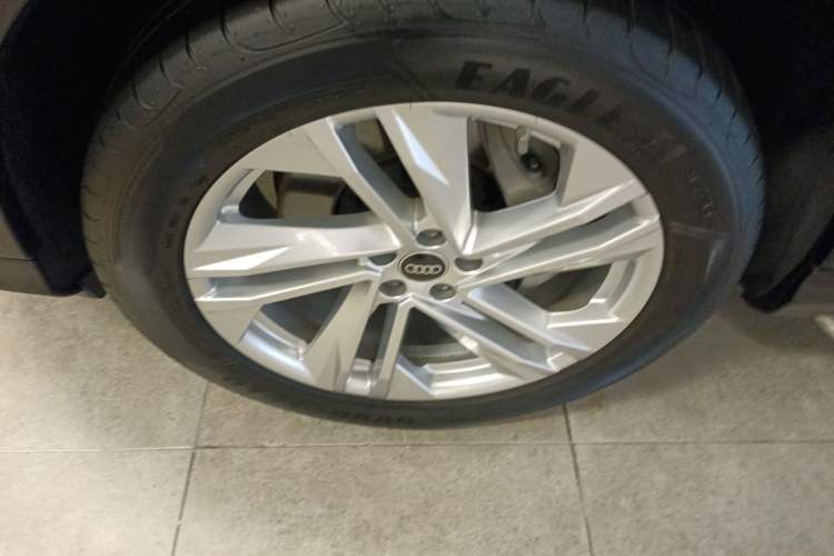 Used Audi Q7 2023 45 TFSI quattro S line Sport model
