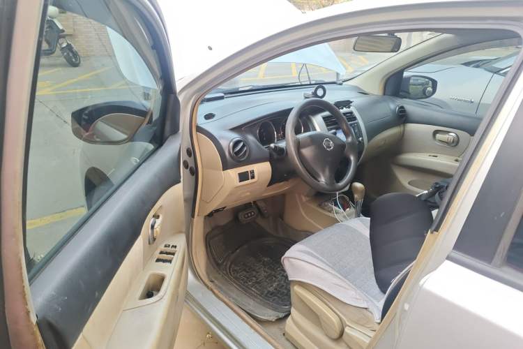 Used Nissan Livina 2013 1.6XE CVT Comfort Edition Driver Seat