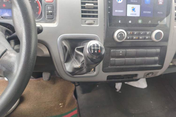 Used Foton Scenic G7 2017 2.0L Long-Wheelbase Commercial Van High Roof 6-Seater 4Q20M
