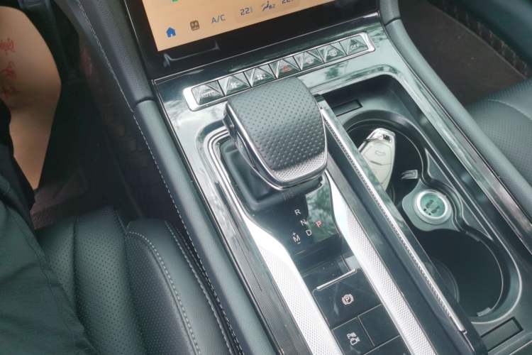 Used Hongqi H5 2025 1.5T DCT Qiyun 500 000th Unit Commemorative Edition Gear Lever