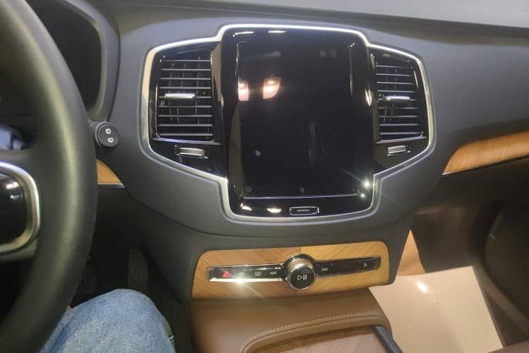 Used Volvo XC90 2024 B6 Zhiyi Luxury 7-Seater Audio And AC Panel