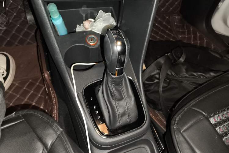 Used Volkswagen Polo 2016 1.6L Automatic Comfort Model Gear Lever