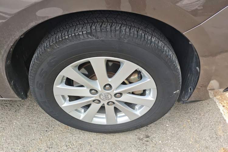 Used Buick GL8 2011 2.4L LT Luxury Business Executive Edition Right Front Wheel Hub