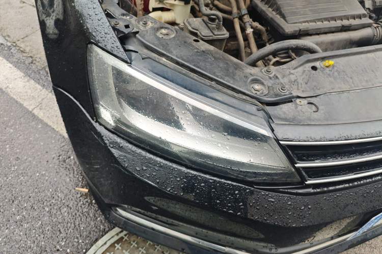 Used Volkswagen Sagitar 2018 280TSI DSG Comfort Model Right Front Headlight