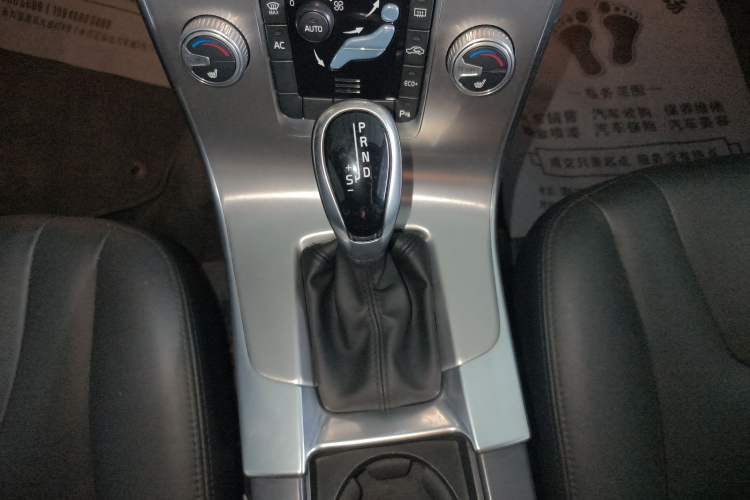 Used Volvo S60 2017 S60L T4 Smart Range Edition Gear Lever