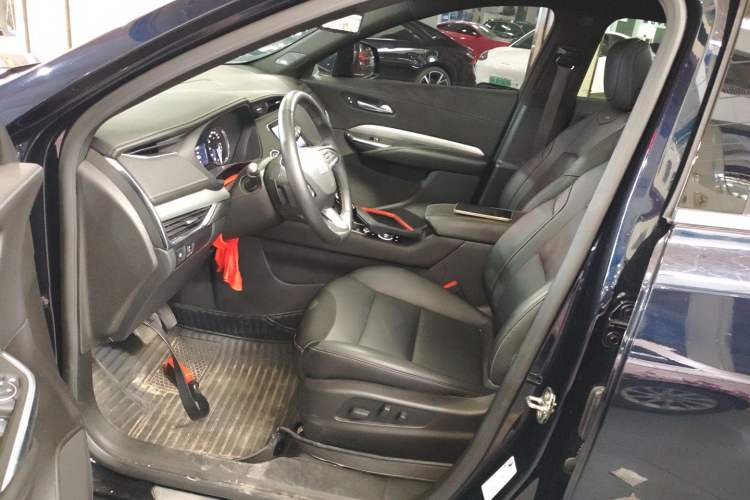 Used Cadillac XT4 2023 28T Two-Wheel-Drive Luxury Version