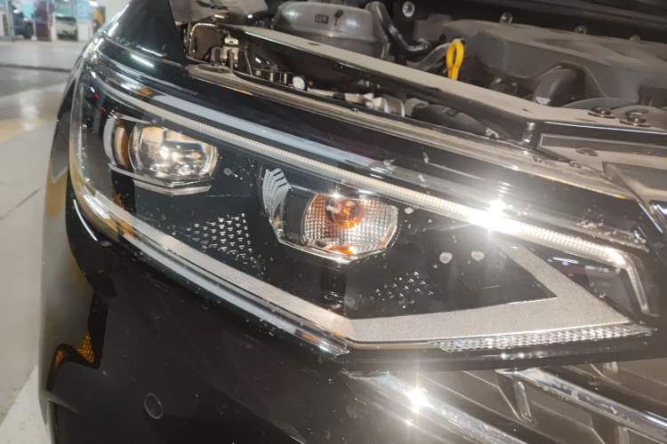 Used Volkswagen Magotan 2026 30 Million Vehicles Selected Model 380TSI DSG Luxury Edition Right Front Headlight