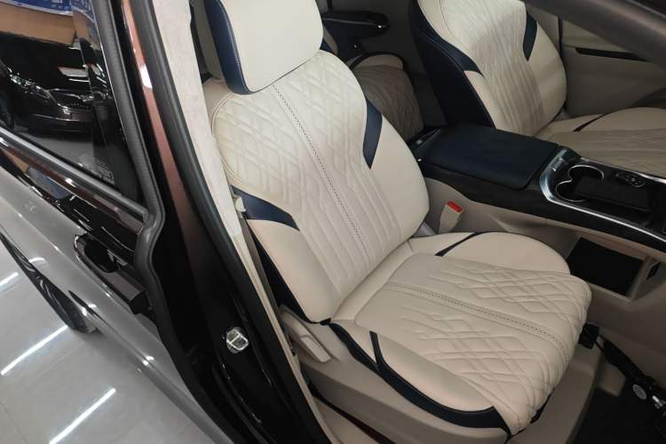 Used Buick GL8 2021 ES Landtrek 653T Comfort Edition