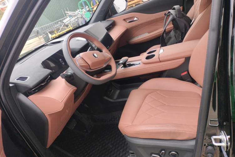 Used Changan UNI-Z New Energy 2025 Model, Smart New Blue Whale 125km Ultra-Strong Version
