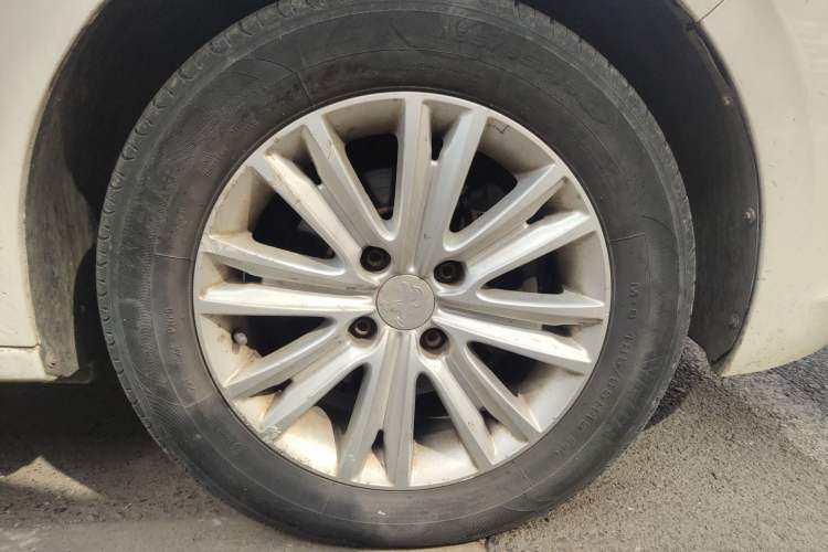 Used Peugeot 301 2016 1.6L Manual Comfort Edition Right Front Wheel Hub
