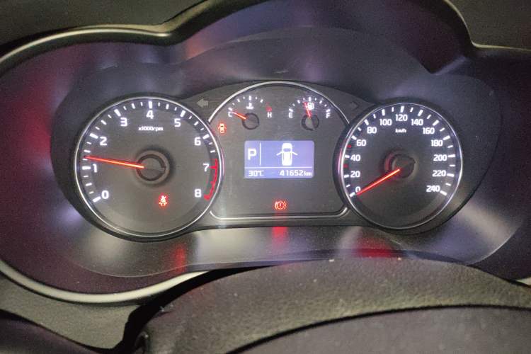 Used Kia Carens 2013 2.0L 7-Seater Automatic Standard Version China IV Standard
