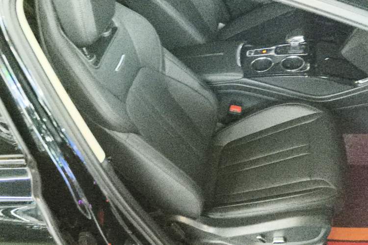 Used Hongqi HS3 2023 1.5T Two-Wheel Drive Shanwei Edition Right Front Seat