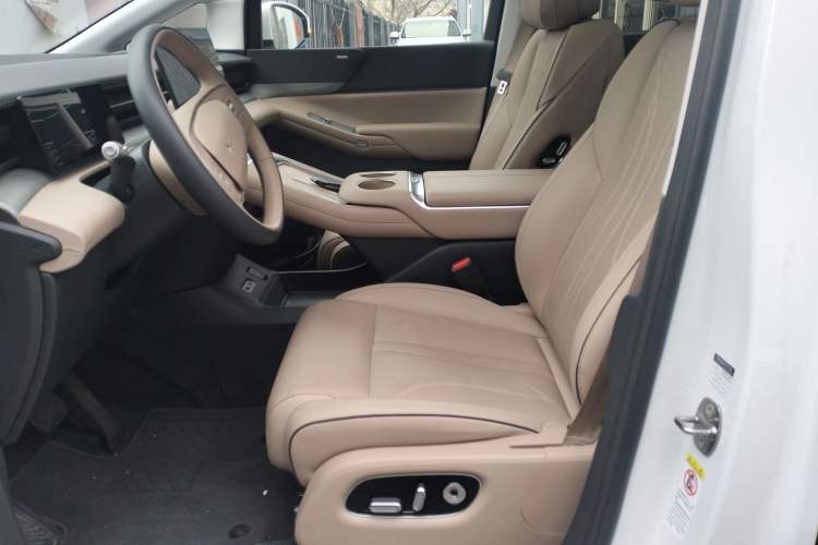 Used XPeng X9 2025 740 Ultra-Long Range Max
