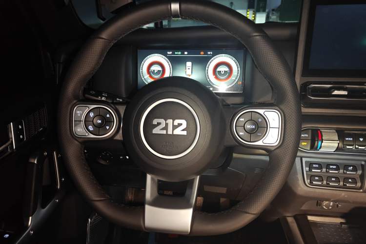 Used 212 T01 2025 2.0T Changfeng
