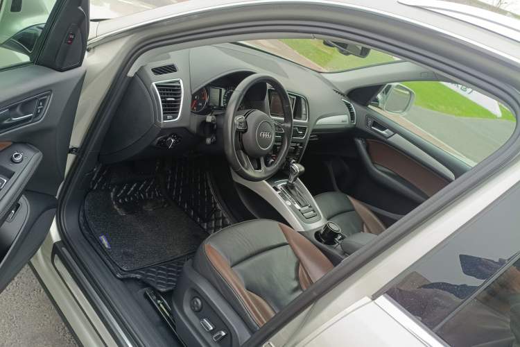 Used Audi Q5 2018 Collector's Edition 40 TFSI Technology Model Driver Seat