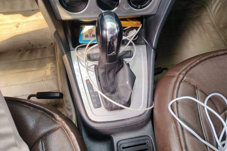 Used Volkswagen Lavida 2013 Revised Classic 1.6L Automatic Fashion Edition Gear Lever