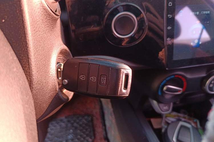 Used Kia KX Cross 2017 1.4L MT GLS
