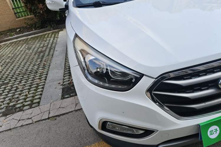 Used Hyundai ix35 2015 2.0L Automatic 2WD Smart Type China IV Right Front Headlight