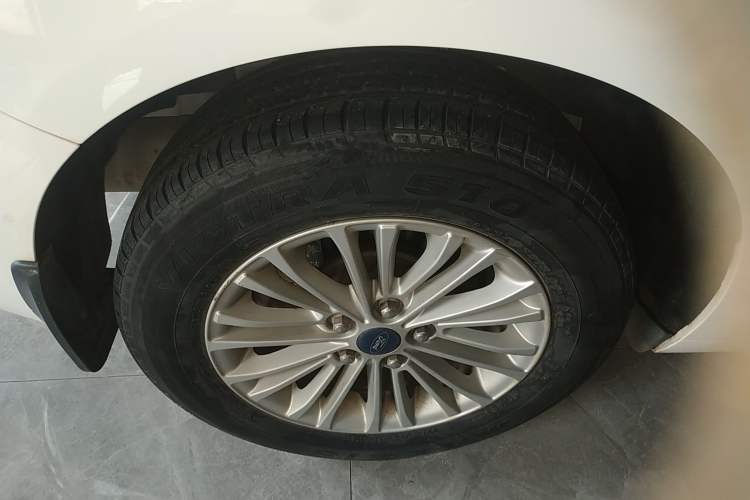 Used Ford Escort 2017 Revised Version 1.5L Automatic Comfort Edition Exterior 5