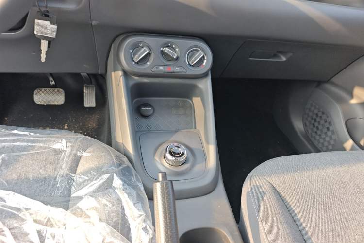 Used Wuling Hongguang New Energy 2025 Extended-Range Hybrid 50 km Utility Version Gear Lever