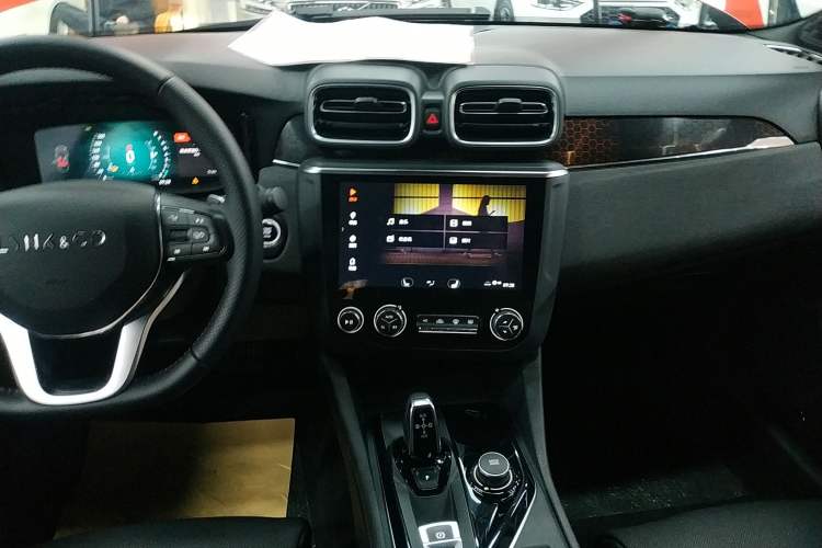 Used Lynk & Co 03 2019 1.5TD DCT Sport Edition China VI Standard Audio And AC Panel