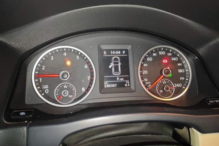 Used Volkswagen Tiguan 2010 1.8TSI Automatic All-Wheel-Drive Elite Edition Instrument Cluster