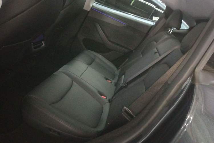 Used Tesla Model Y 2025 Long-Range All-Wheel-Drive Version
