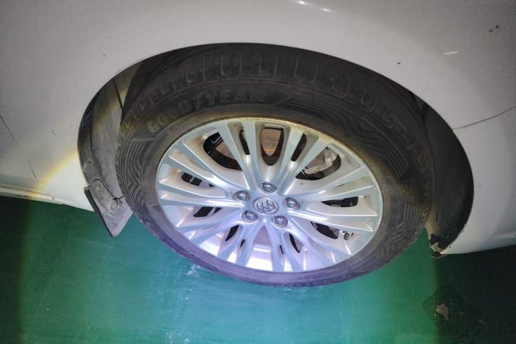 Used Buick GT 2015 15N Automatic Elite Version Right Front Wheel Hub