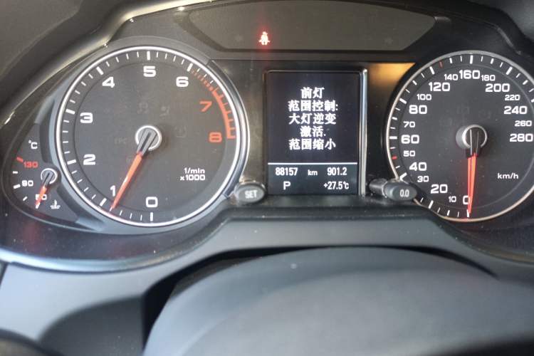 Used Audi Q5 2017 Plus 40 TFSI Technology Model Odometer Close Up