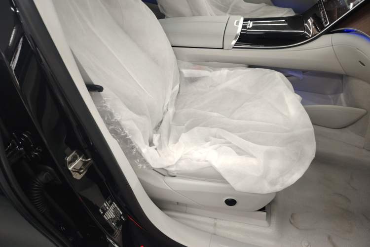 Used Mercedes-Benz EQE SUV 2024 500 4MATIC Luxury Edition Right Front Seat