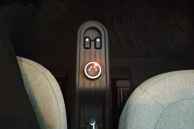 Used Wuling Hongguang MINIEV 2022 Macaron Fashion Edition Lithium-Nickel-Cobalt-Alpha-oxide Gear Lever