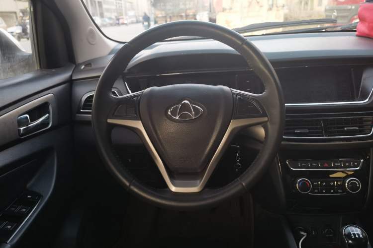 Used CHANGAN KAICHENG Oushang A600 2016 1.5L Manual Fashion 7-Seater Steering Wheel
