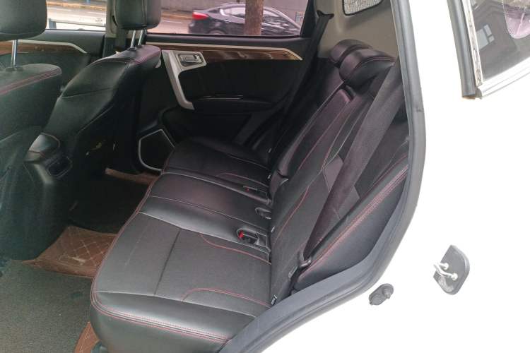 Used Geely Auto GX7 2015 Sports Edition 2.0L Automatic Luxury Upgrade Version China V Standard