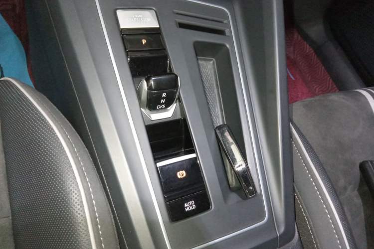 Used Volkswagen Golf 2021 280TSI DSG R-Line Gear Lever