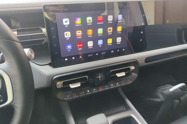 Used BAIC Off-Road BJ40 Electric Drive 2025 Standard Edition Audio And AC Panel