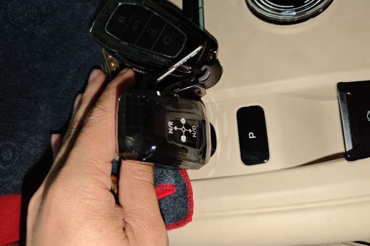 Used Geely Auto Monjaro L 2025 Dongfang Yao 2.0TD Automatic Jinzhao Edition Gear Lever