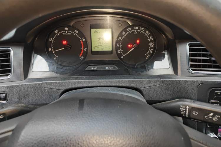 Used Skoda Rapid 2015 1.6L Automatic Smart Selection Model
