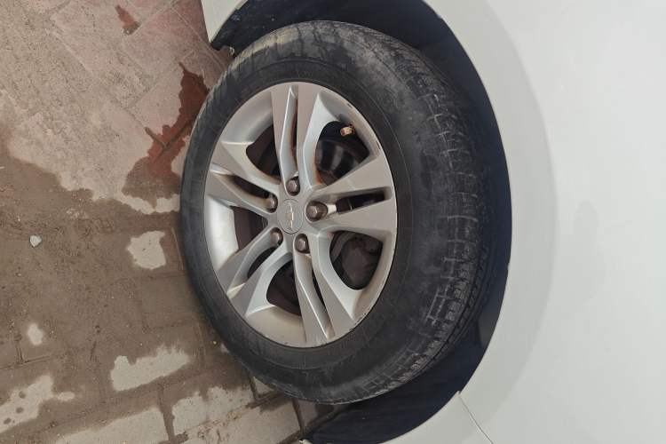 Used Chevrolet Cruze 2015 1.5L Classic SE MT Right Front Wheel Hub