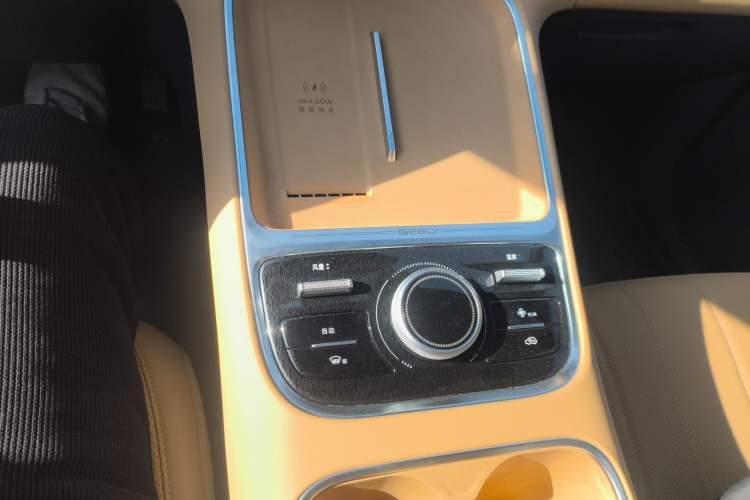 Used Geely Galaxy Galaxy Xingjian 7 EM-i 2025 120km Flagship Edition
