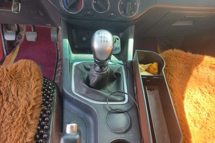 Used Great Wall Wingle 7 2019 2.0T Diesel Two-Wheel Drive Elite Version China VI Standard Big Double Cabin GW4D20M Gear Lever